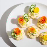 Blumenförmige bunte Snacks